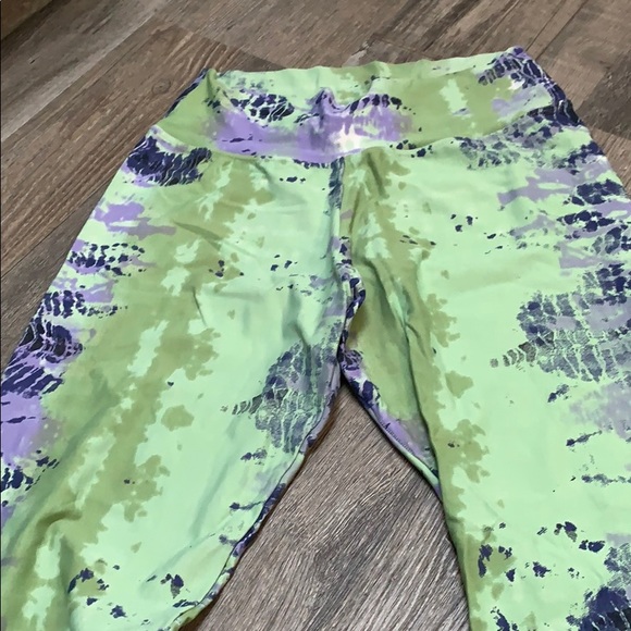 Liquido Crop Legging - Picture 2 of 5